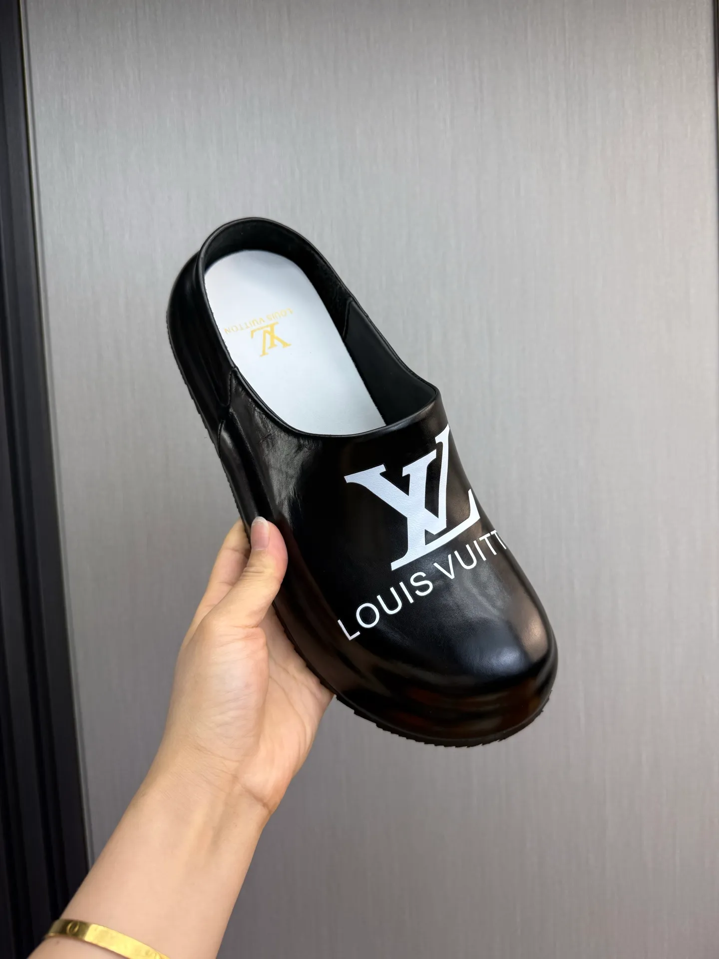 Men's shoes 💰480💰 Lv men's slippers 🩴38-45 size 45 46 🉑️Customized! Full leather slippers: cowhide on the outside, sheepskin on the inside ✅Original outsole⬆️